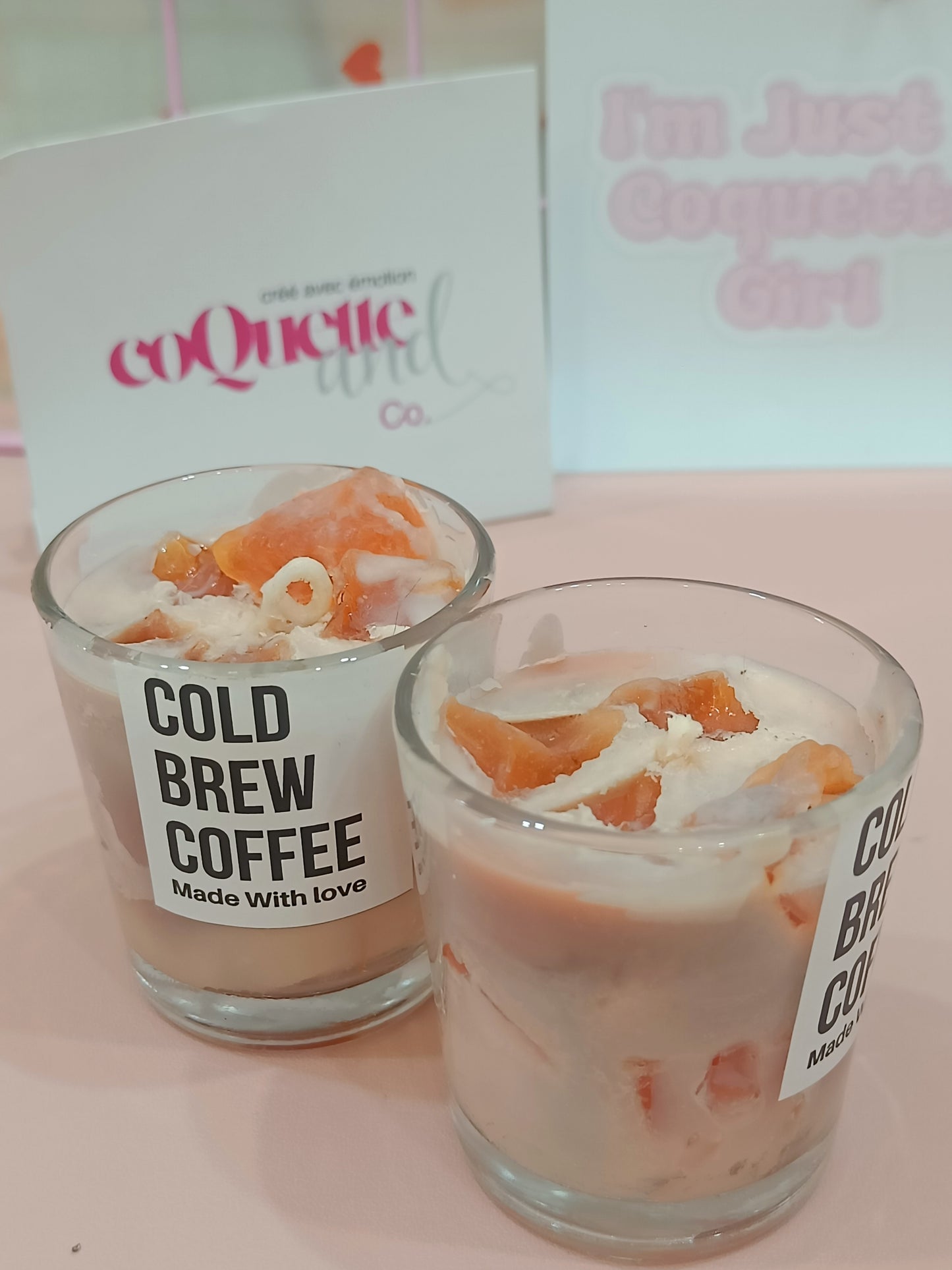 Capachino Hug in a candle