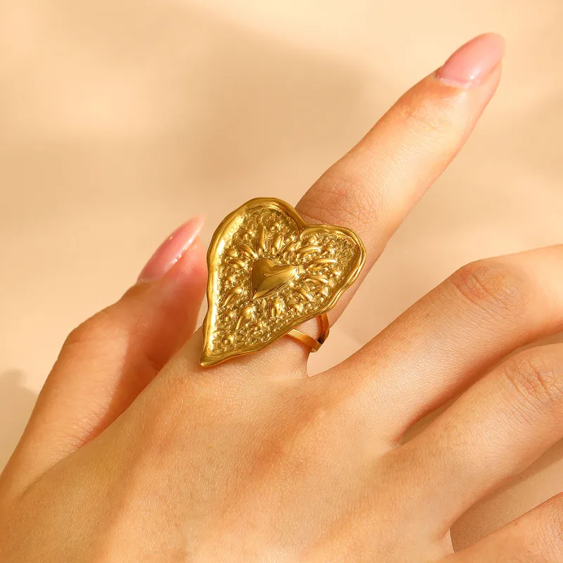 Amoura Heart Anti Tarnish Finger Ring