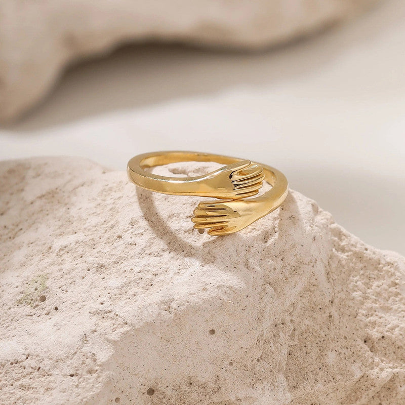 Amora Hug Anti Tarnish Ring Gold