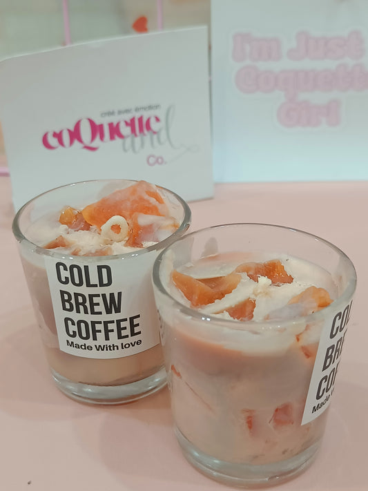 Capachino Hug in a candle