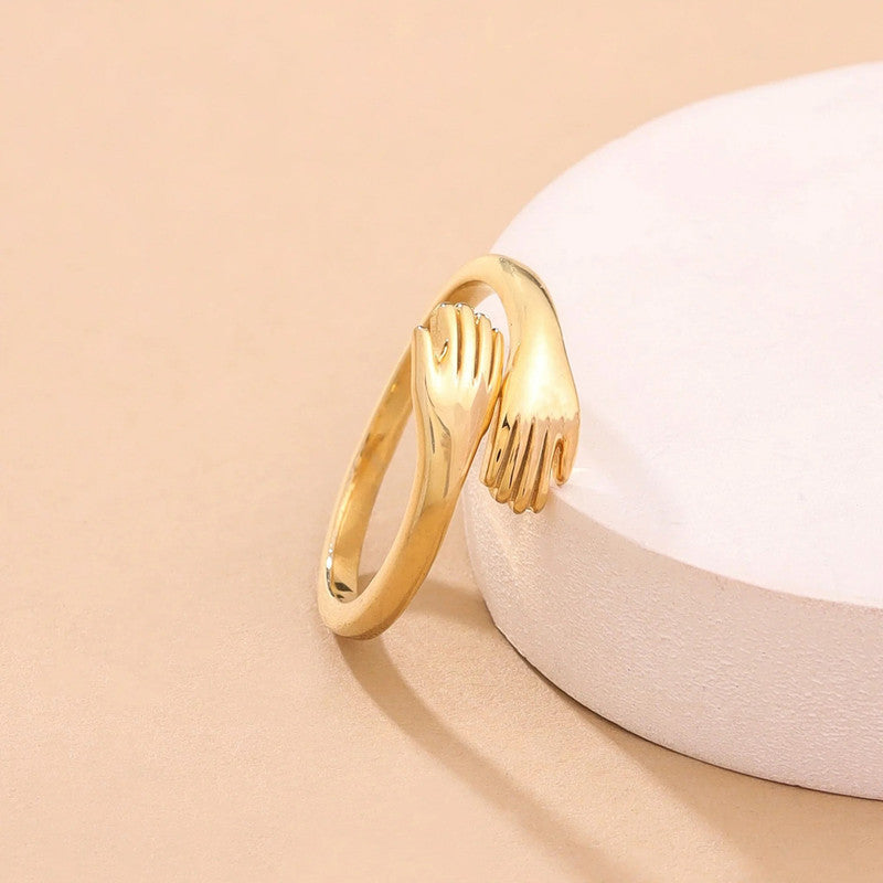 Amora Hug Anti Tarnish Ring Gold