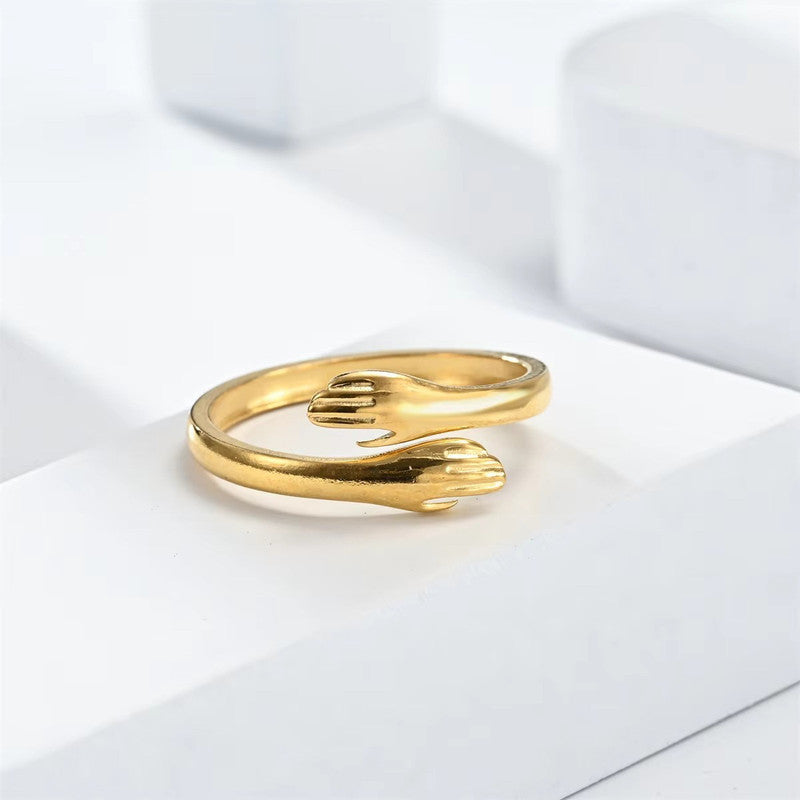 Amora Hug Anti Tarnish Ring Gold